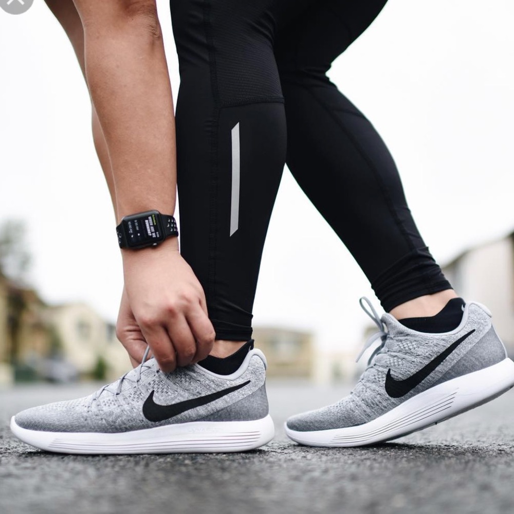 NWT Nike LunarEpic Low Flyknit 2 Wolf Grey  WMNS - Picture 2 of 8
